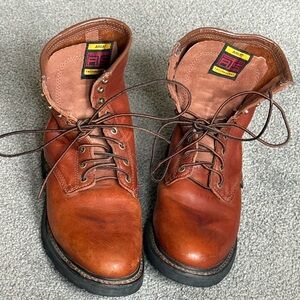 Ariat Men's Chestnut Leather Lace-Up Work Boots. Reinforced toe. Size 8D.